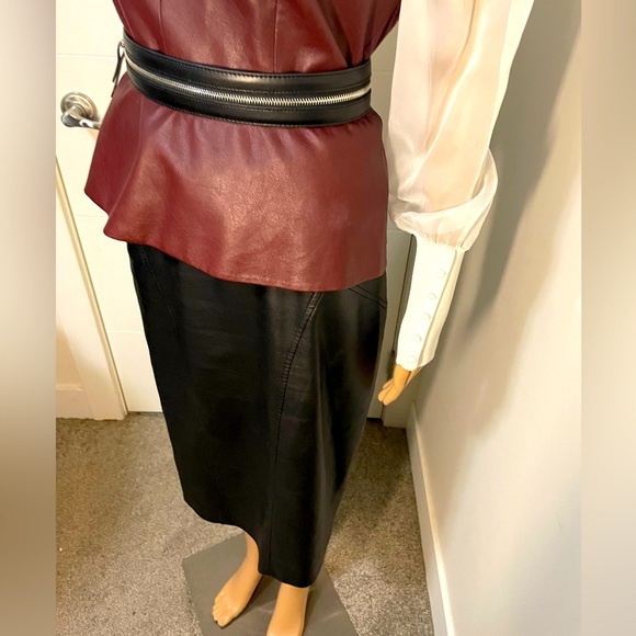 BCBGMaxAzria Dresses & Skirts - BCBGMAXAZRIA black pencil skirt. Looks like leather